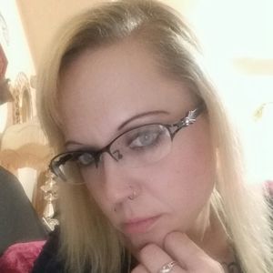 Meet your Posher, Monique